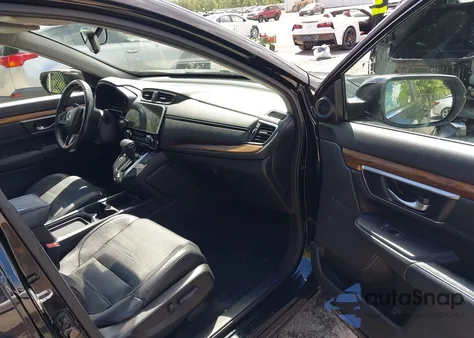 2018 Honda Cr-V Touring z USA, uszkodzony, nr VIN 7FARW1H96JE007525